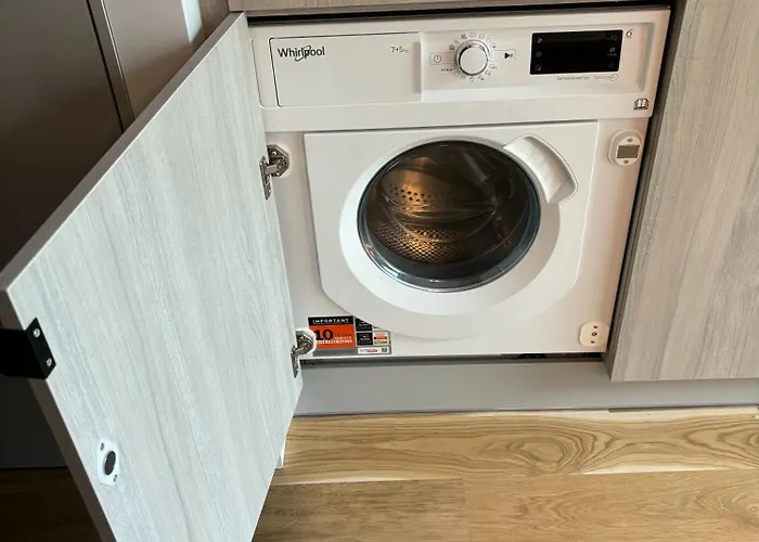 New In The Centre Apartament Parnawa